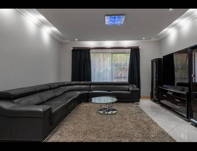 4 BEDROOM HOUSE FOR SALE IN MEYERSDAL